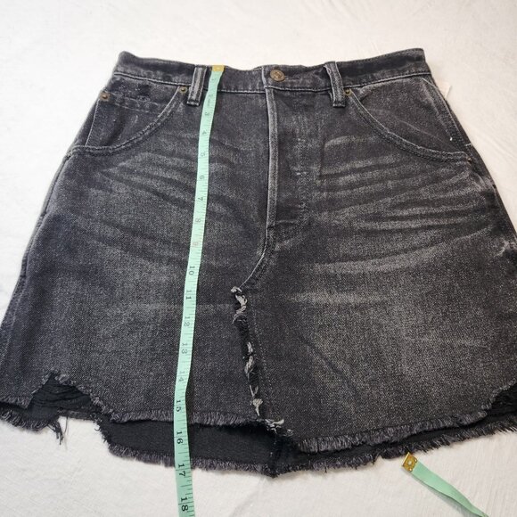 Free People Women's Size 27 Mini Skirt Brea Cut off Denim Faded Black (17) - Picture 9 of 10